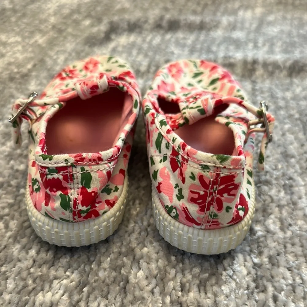 Pink and green floral canvas t-strap Mary Jane size 10